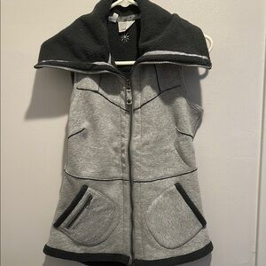 Gray and Black Sleeveless Vest with Cozy Material and Detachable Collar